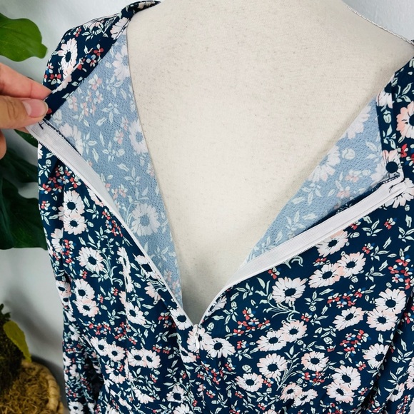 NWOT Blue Floral Long Sleeve V Neck Romper - Picture 6 of 8
